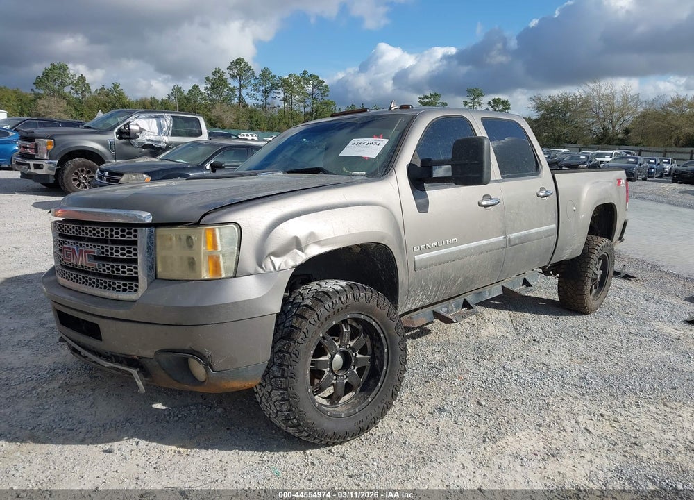 2014 GMC SIERRA 2500HD DENALI VIN: 1GT125E82EF127217
