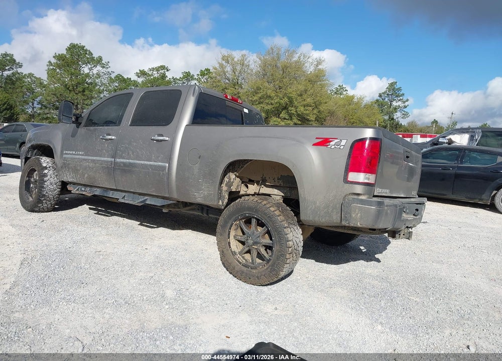 2014 GMC SIERRA 2500HD DENALI VIN: 1GT125E82EF127217