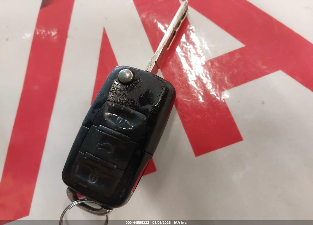 2004 VOLKSWAGEN NEW BEETLE GLS VIN: 3VWCM21Y04M305158