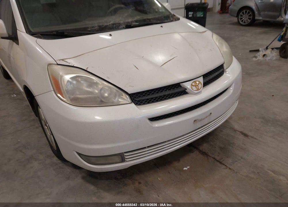 2004 TOYOTA SIENNA XLE VIN: 5TDZA22C04S077686