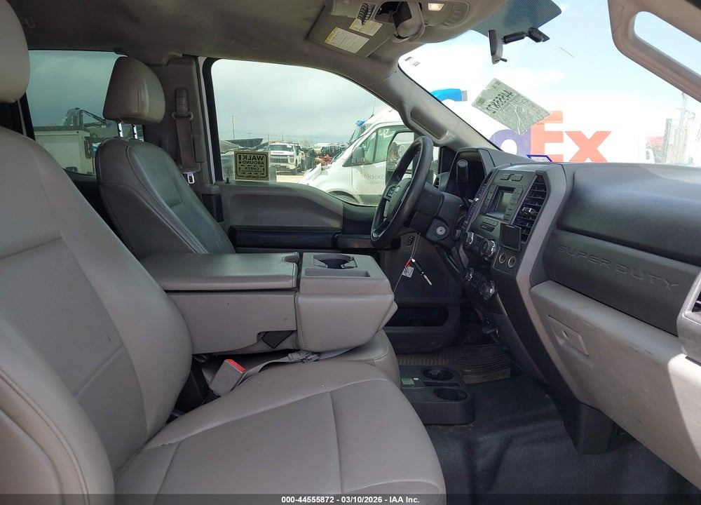 2019 FORD F-350 CHASSIS XL VIN: 1FD8X3H6XKEC22104