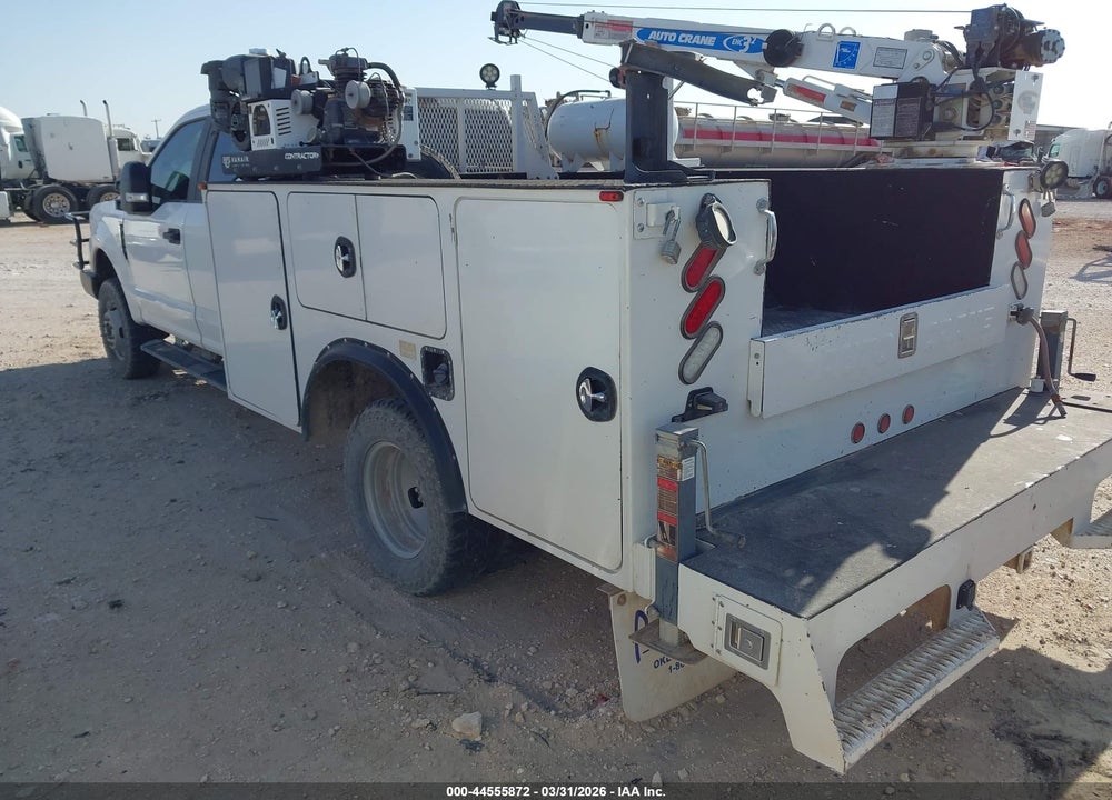 2019 FORD F-350 CHASSIS XL VIN: 1FD8X3H6XKEC22104