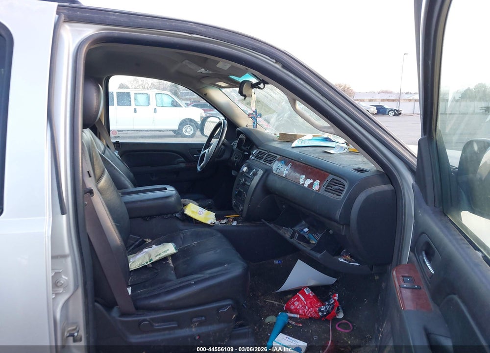 2011 GMC YUKON XL 1500 SLT VIN: 1GKS2KE32BR284087