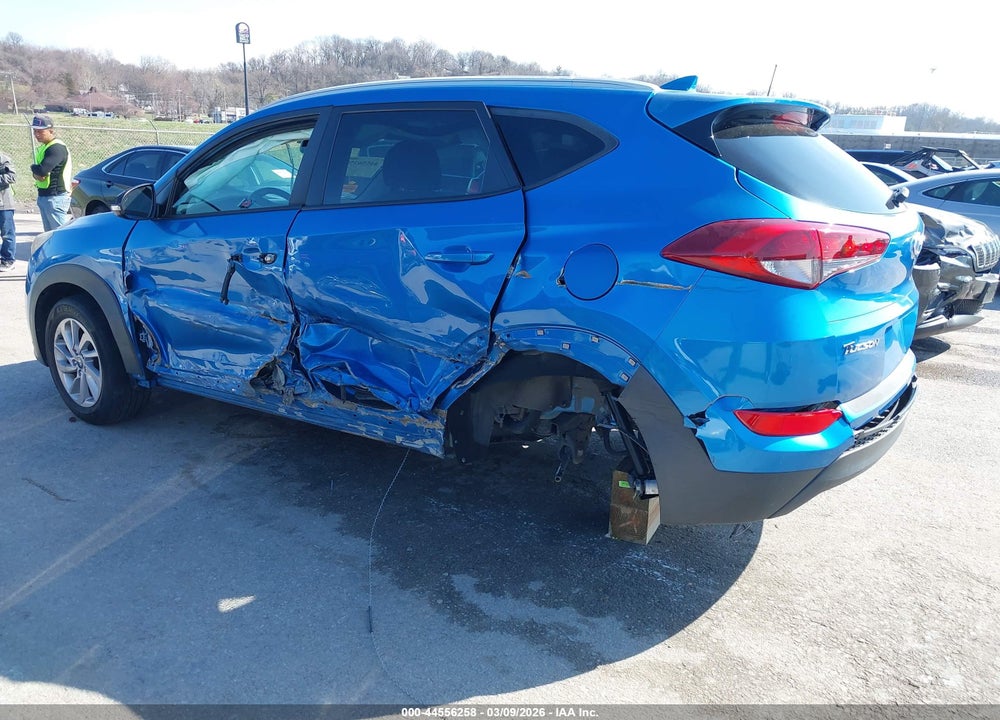 2017 HYUNDAI TUCSON SE PLUS VIN: KM8J33A44HU547657