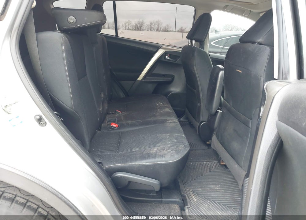 2015 TOYOTA RAV4 XLE VIN: 2T3WFREV2FW158507