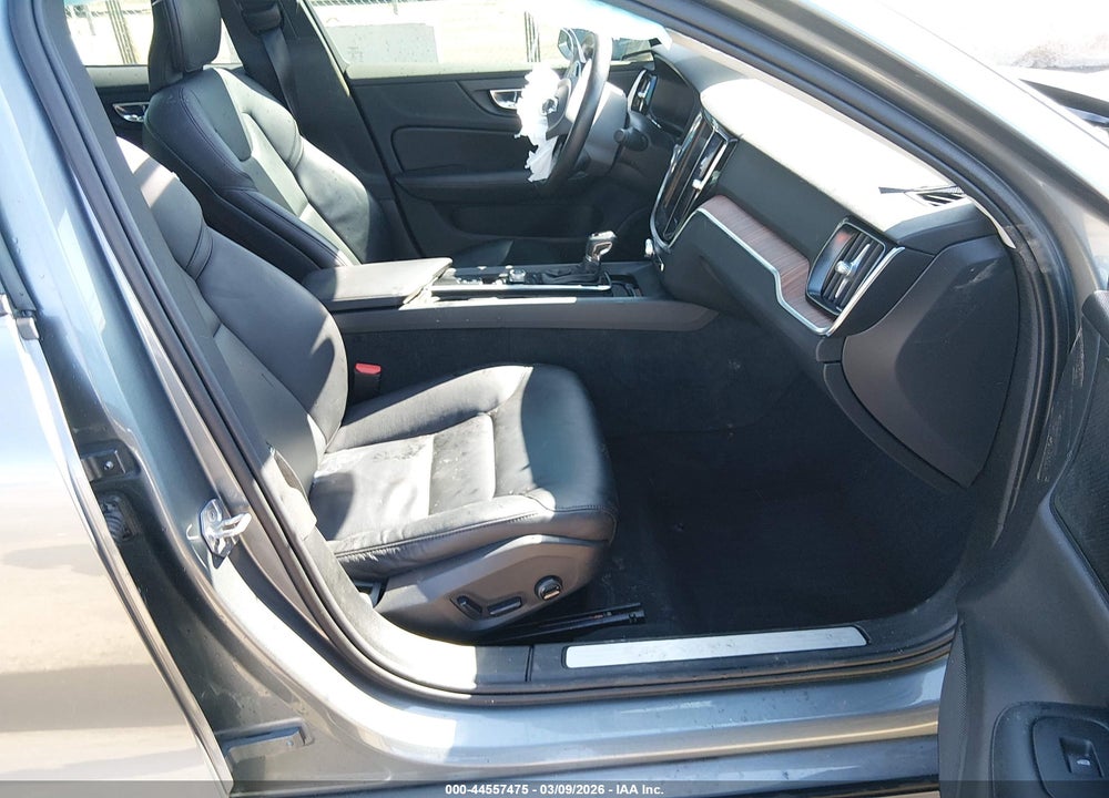 2021 VOLVO S60 T6 MOMENTUM VIN: 7JRA22TK3MG095546