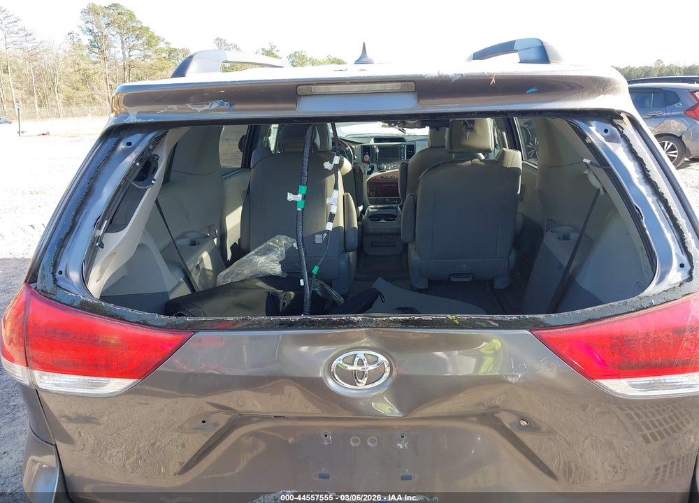 2011 TOYOTA SIENNA LIMITED V6 VIN: 5TDYK3DC2BS003582