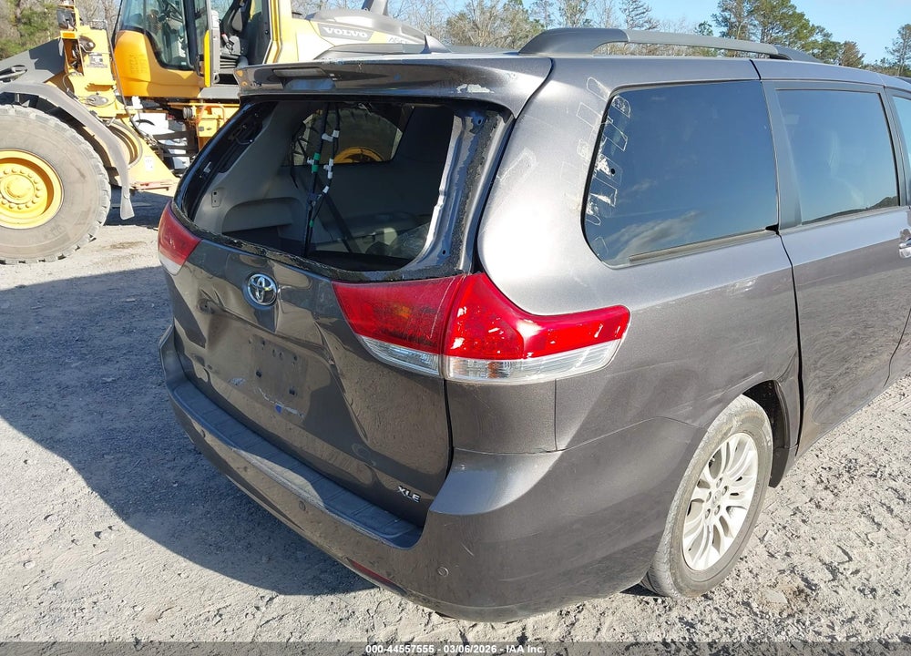 2011 TOYOTA SIENNA LIMITED V6 VIN: 5TDYK3DC2BS003582