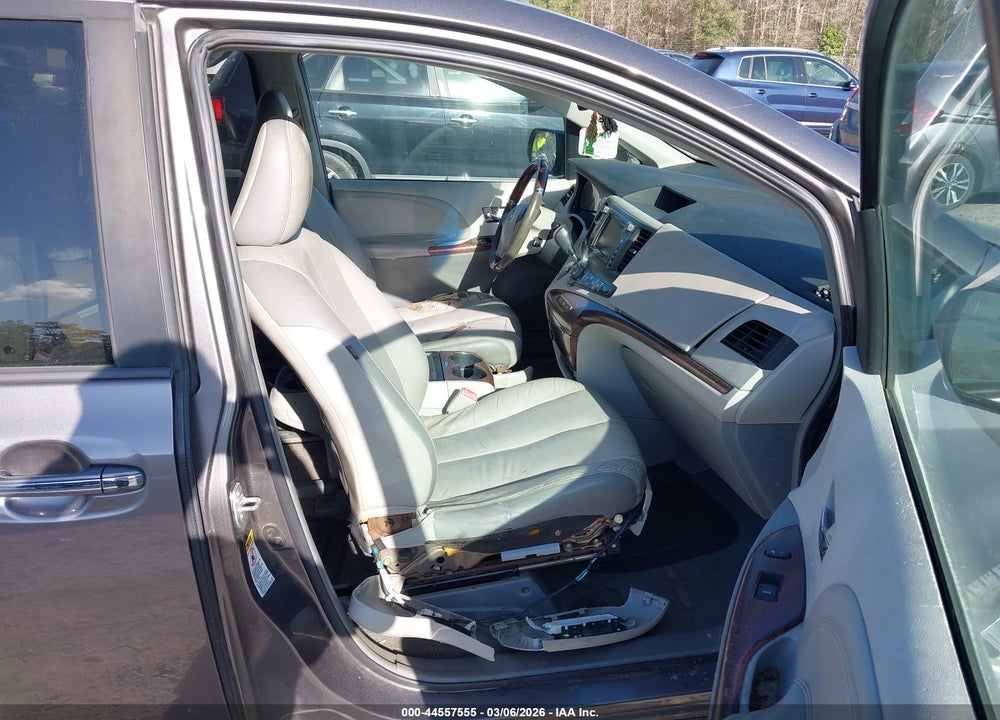 2011 TOYOTA SIENNA LIMITED V6 VIN: 5TDYK3DC2BS003582