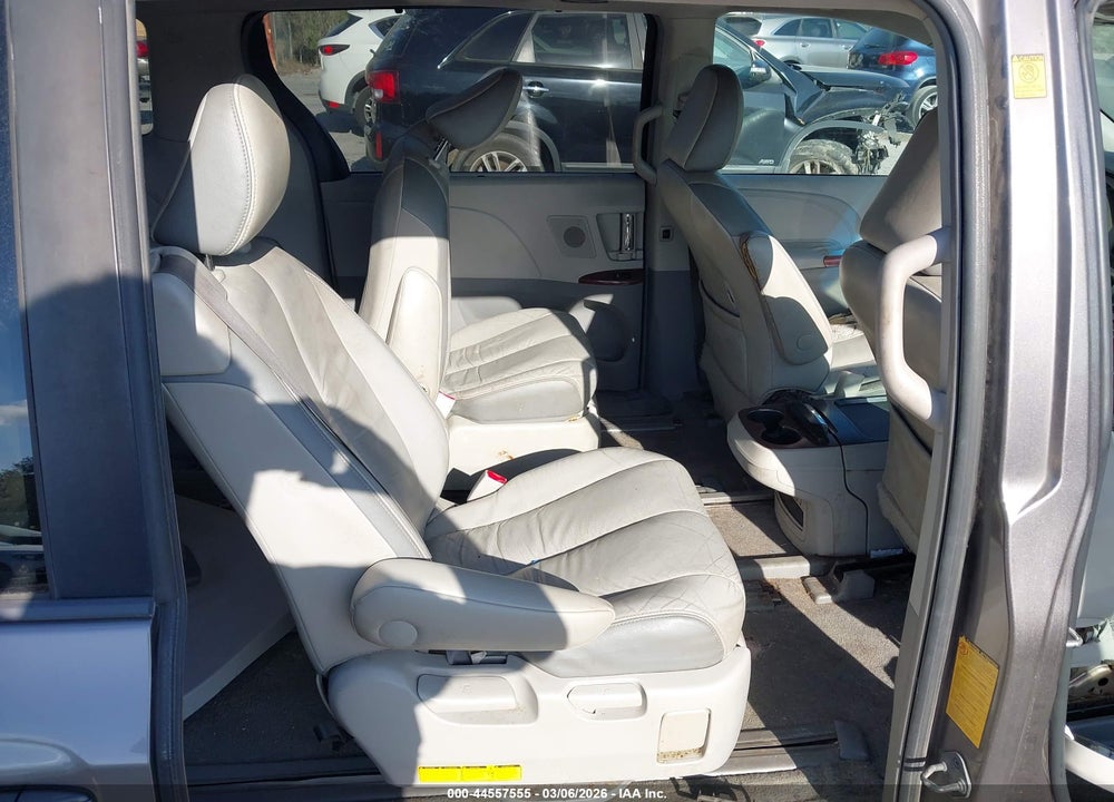 2011 TOYOTA SIENNA LIMITED V6 VIN: 5TDYK3DC2BS003582
