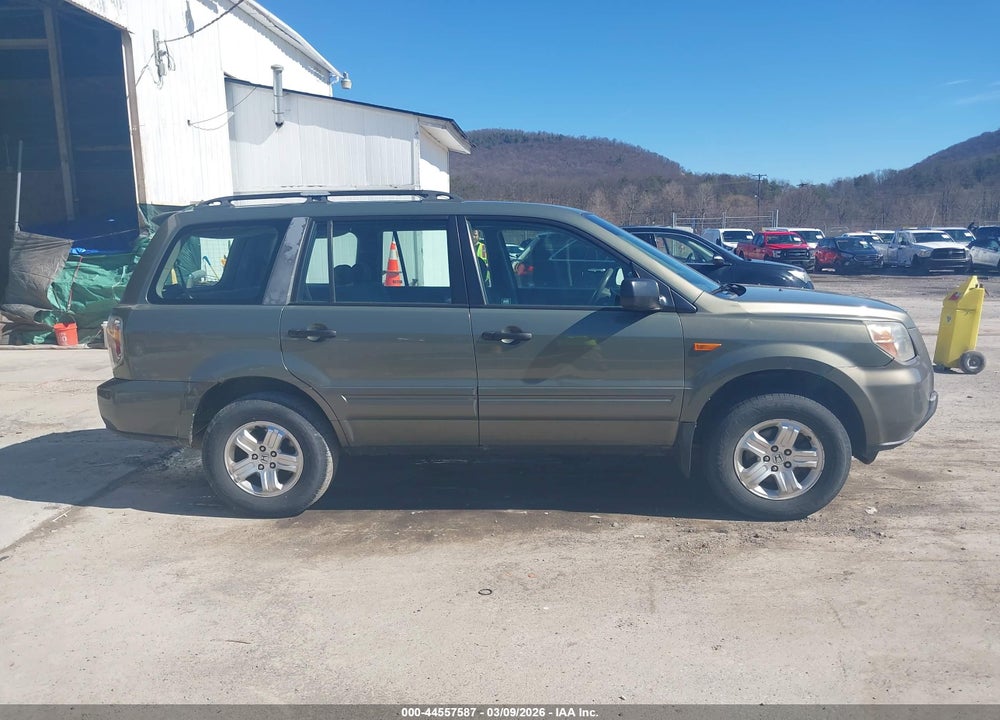2007 HONDA PILOT LX VIN: 5FNYF18147B010630