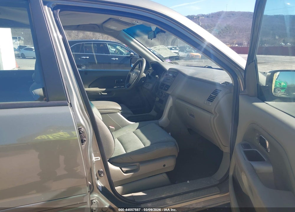2007 HONDA PILOT LX VIN: 5FNYF18147B010630