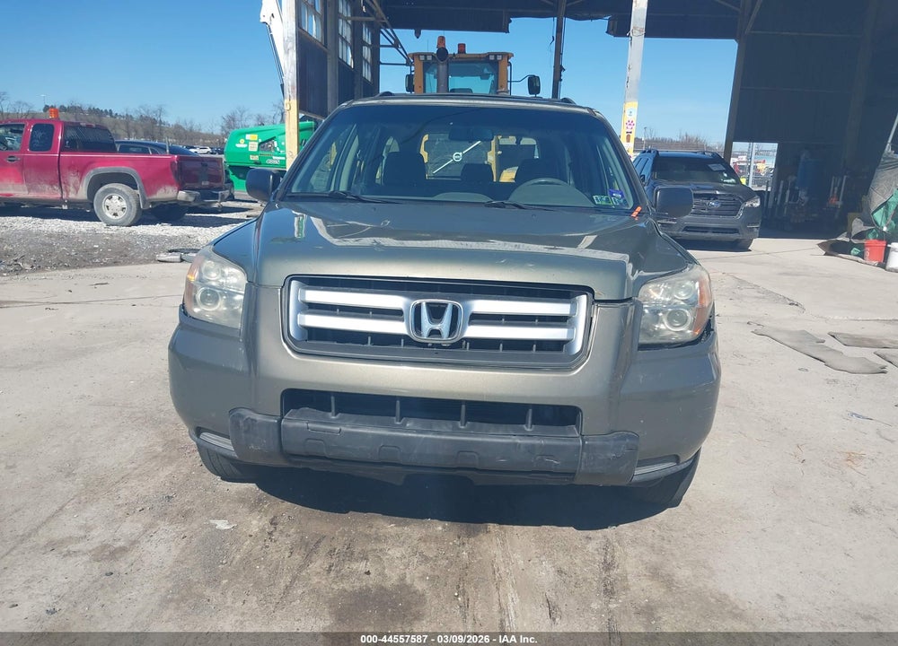2007 HONDA PILOT LX VIN: 5FNYF18147B010630