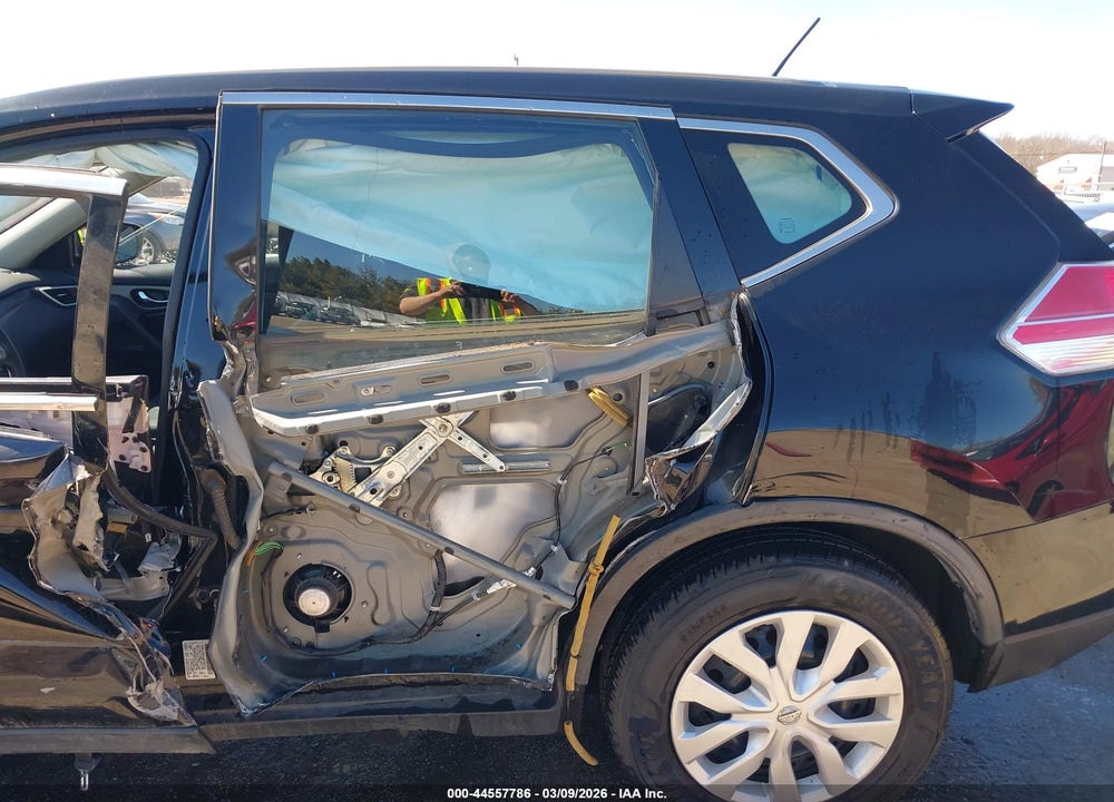 2016 NISSAN ROGUE S VIN: JN8AT2MV1GW149512