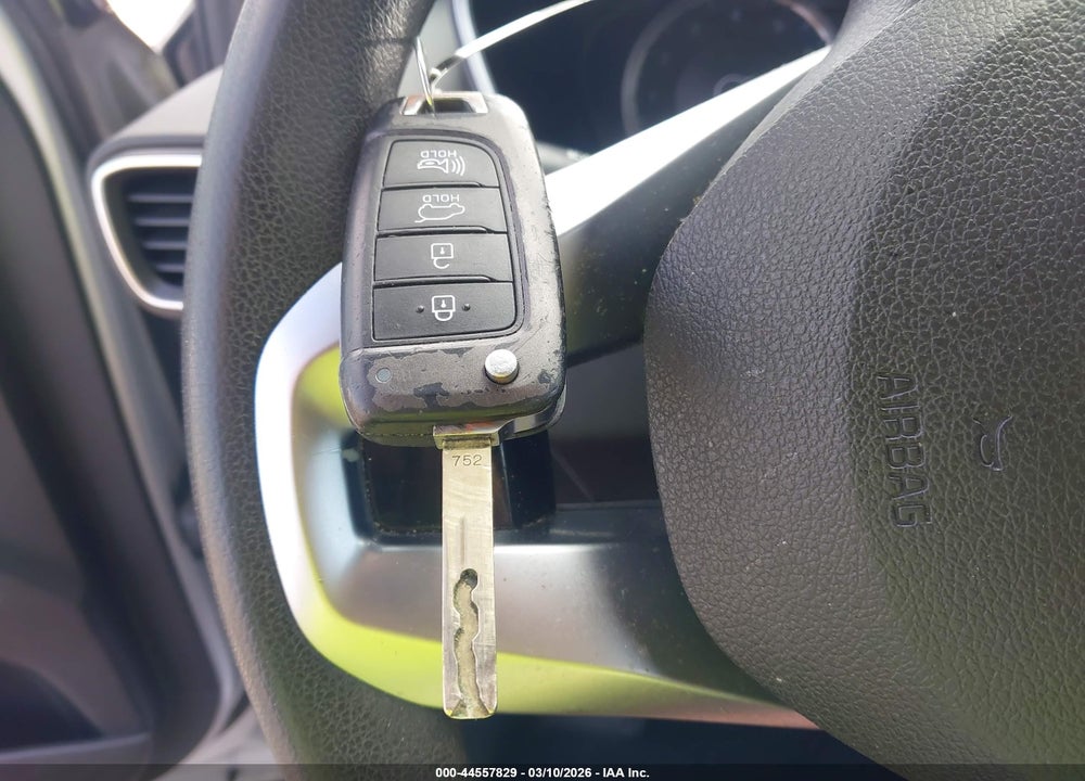 2019 HYUNDAI SANTA FE SE VIN: 5NMS2CAD8KH112859
