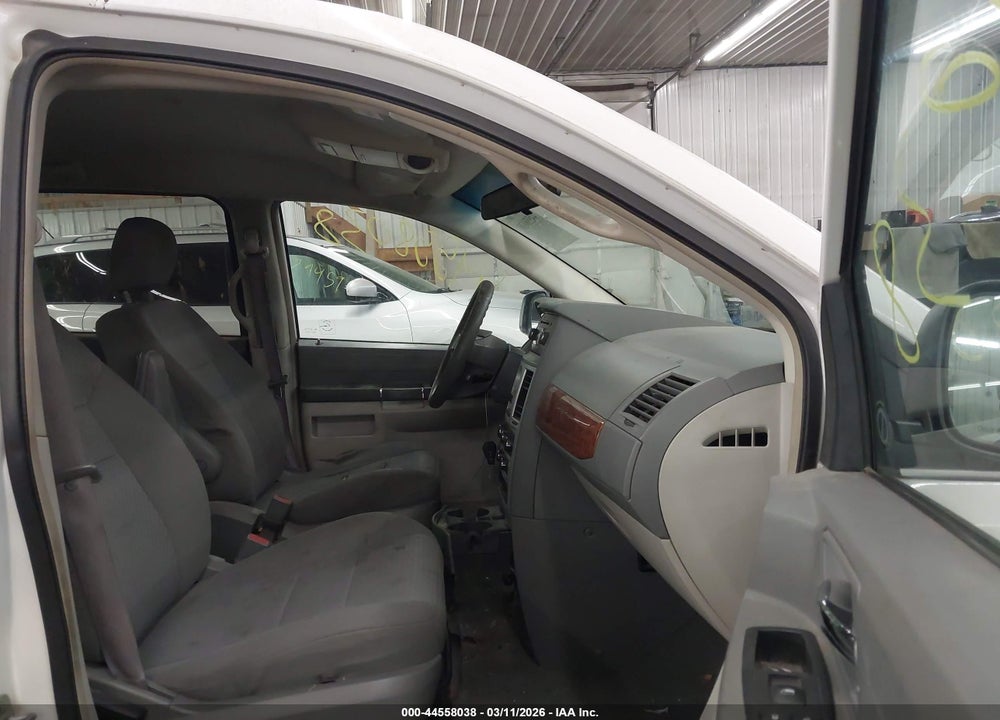2009 CHRYSLER TOWN & COUNTRY LX VIN: 2A8HR44E39R527144
