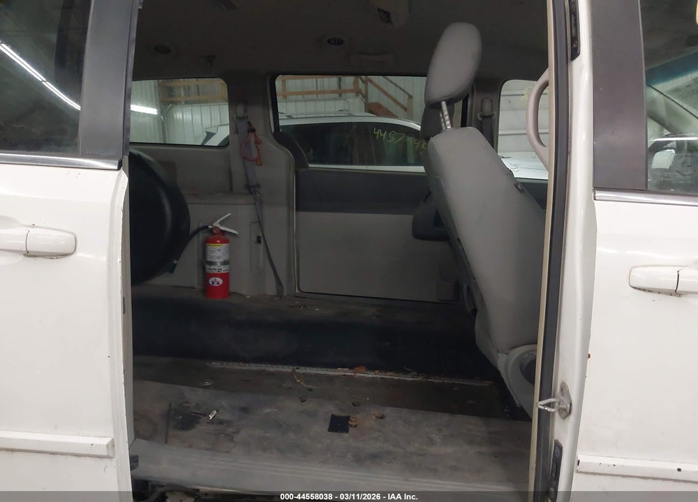 2009 CHRYSLER TOWN & COUNTRY LX VIN: 2A8HR44E39R527144