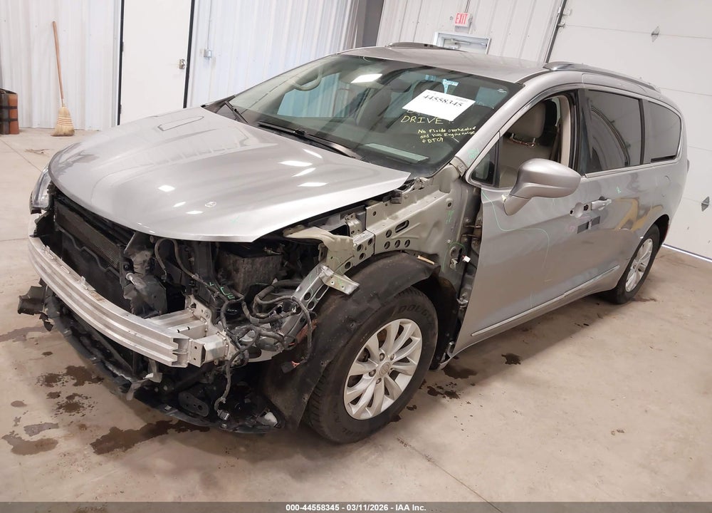2018 CHRYSLER PACIFICA TOURING L VIN: 2C4RC1BG0JR141771