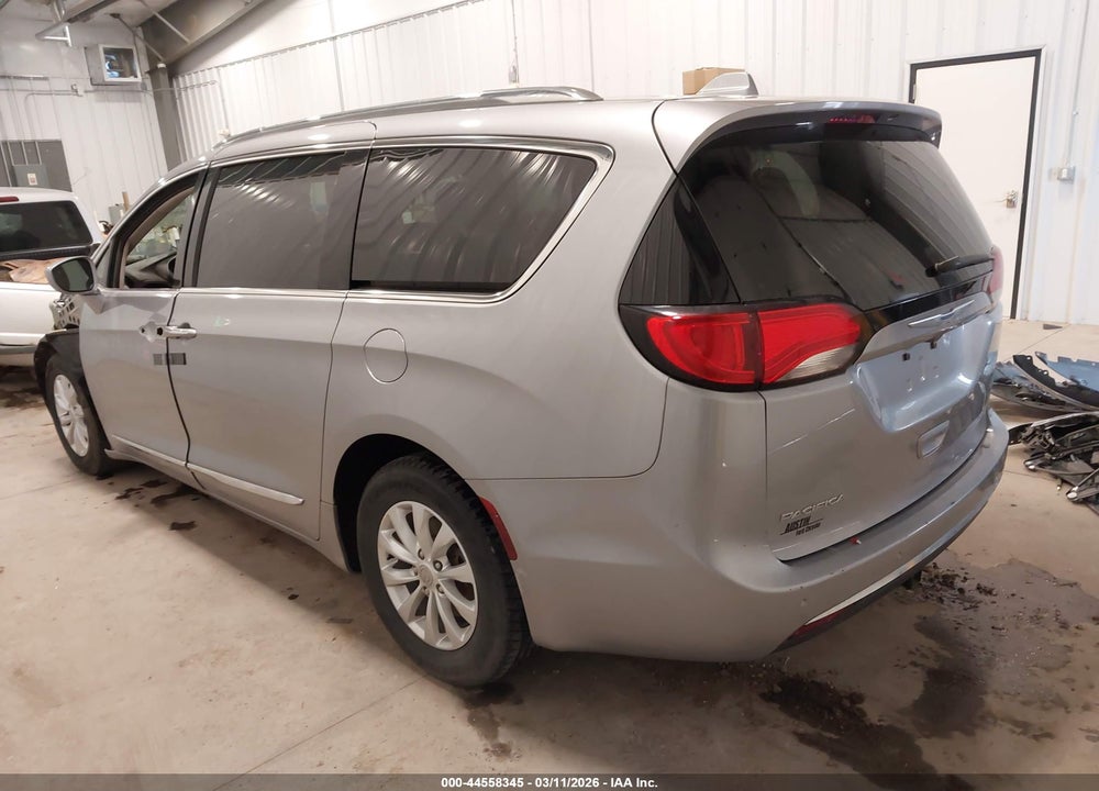 2018 CHRYSLER PACIFICA TOURING L VIN: 2C4RC1BG0JR141771