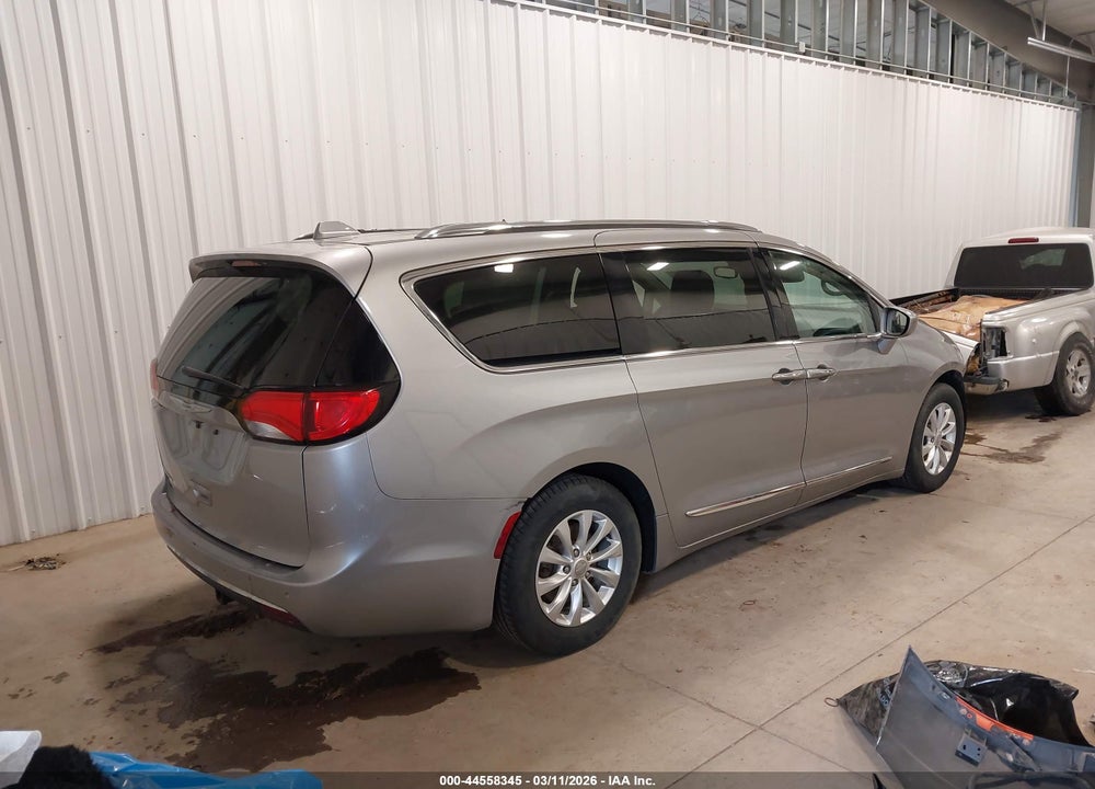 2018 CHRYSLER PACIFICA TOURING L VIN: 2C4RC1BG0JR141771