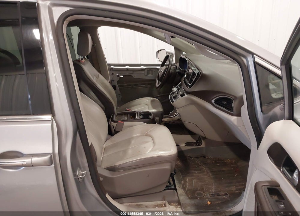 2018 CHRYSLER PACIFICA TOURING L VIN: 2C4RC1BG0JR141771