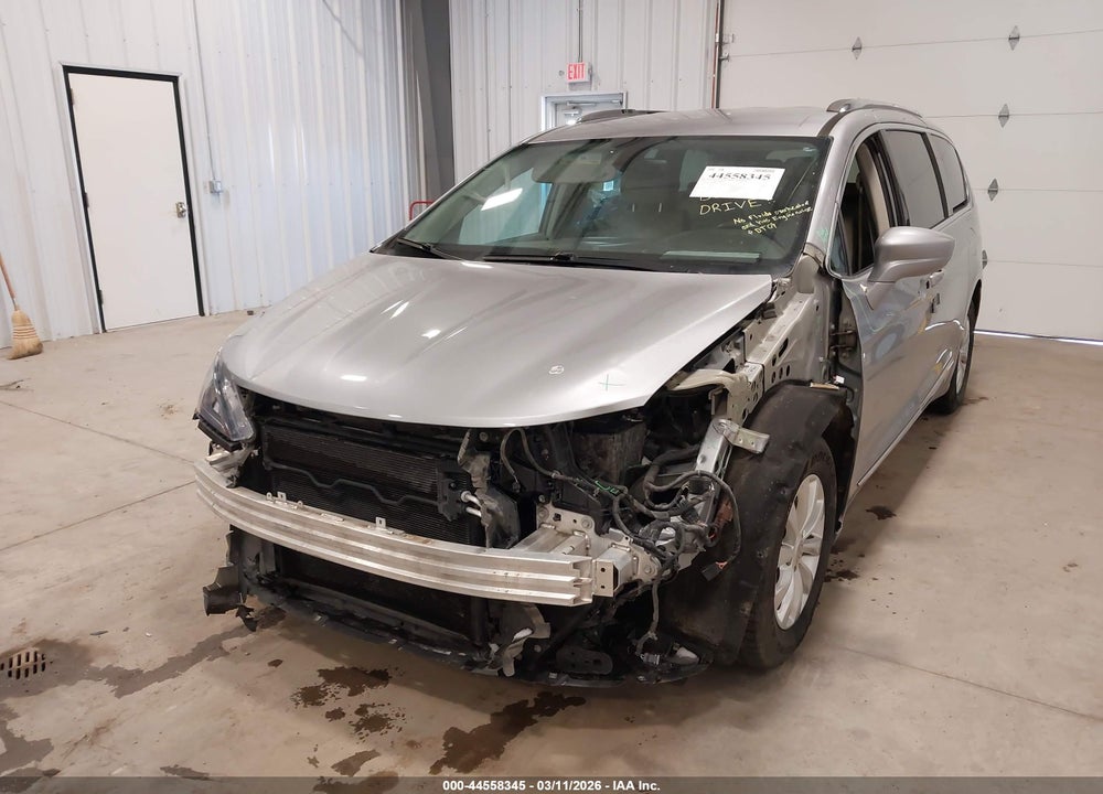 2018 CHRYSLER PACIFICA TOURING L VIN: 2C4RC1BG0JR141771