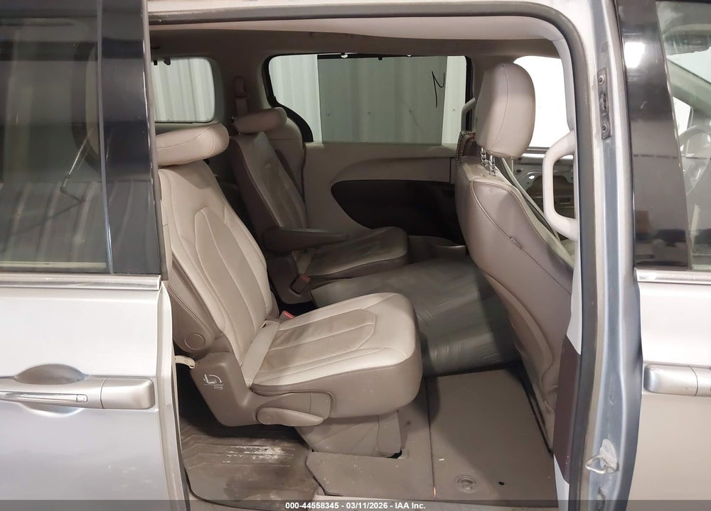 2018 CHRYSLER PACIFICA TOURING L VIN: 2C4RC1BG0JR141771