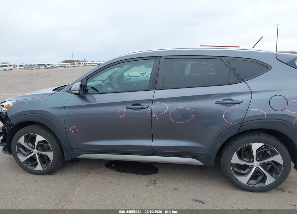 2017 HYUNDAI TUCSON SPORT VIN: KM8J3CA22HU358259