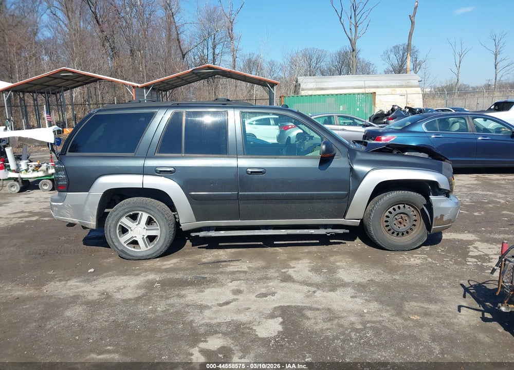 2005 CHEVROLET TRAILBLAZER LT VIN: 1GNDT13S152223324