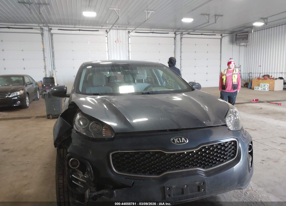 2018 KIA SPORTAGE LX VIN: KNDPMCAC9J7326871