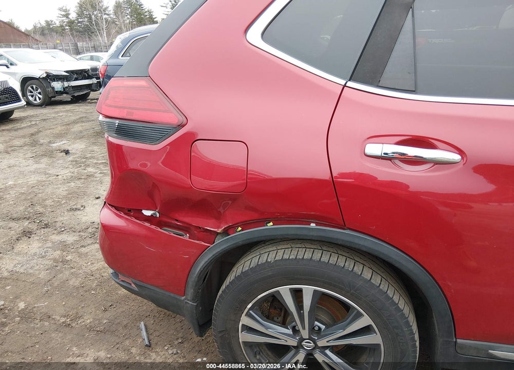 2017 NISSAN ROGUE SL VIN: 5N1AT2MV2HC779890