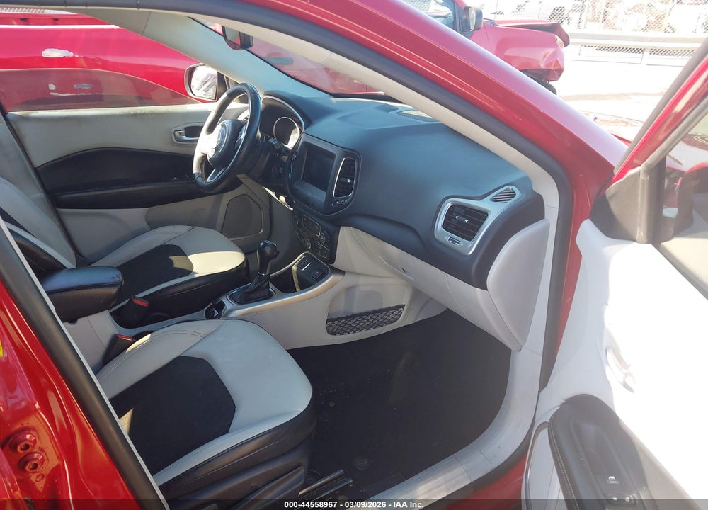 2018 JEEP COMPASS SUN AND WHEEL FWD VIN: 3C4NJCBB5JT462769