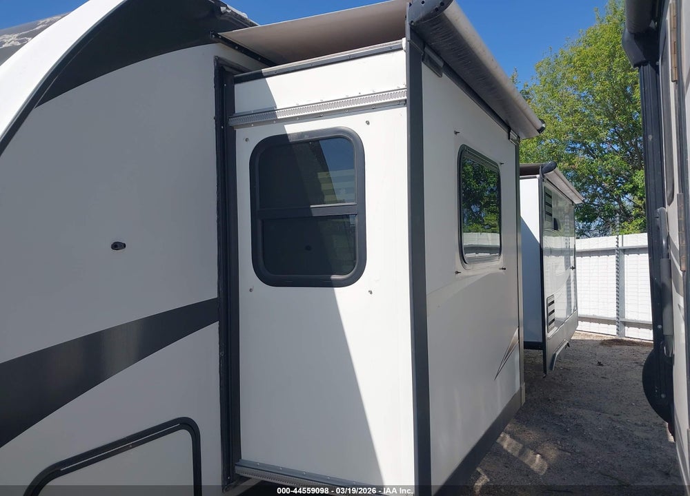 2018 WINNEBAGO MINNIE PLUS VIN: 54CTM3326J4022112