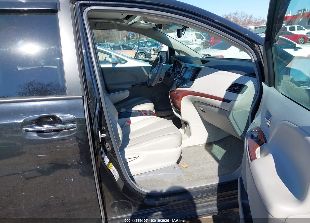 2011 TOYOTA SIENNA XLE VIN: 5TDDK3DC3BS026710