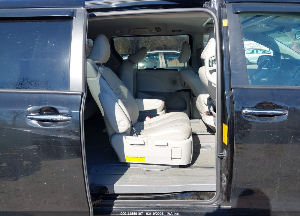 2011 TOYOTA SIENNA XLE VIN: 5TDDK3DC3BS026710