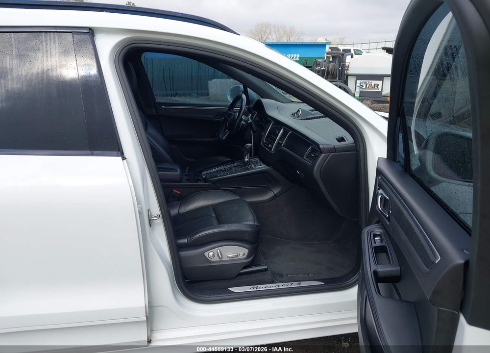 2018 PORSCHE MACAN GTS VIN: WP1AG2A59JLB64268
