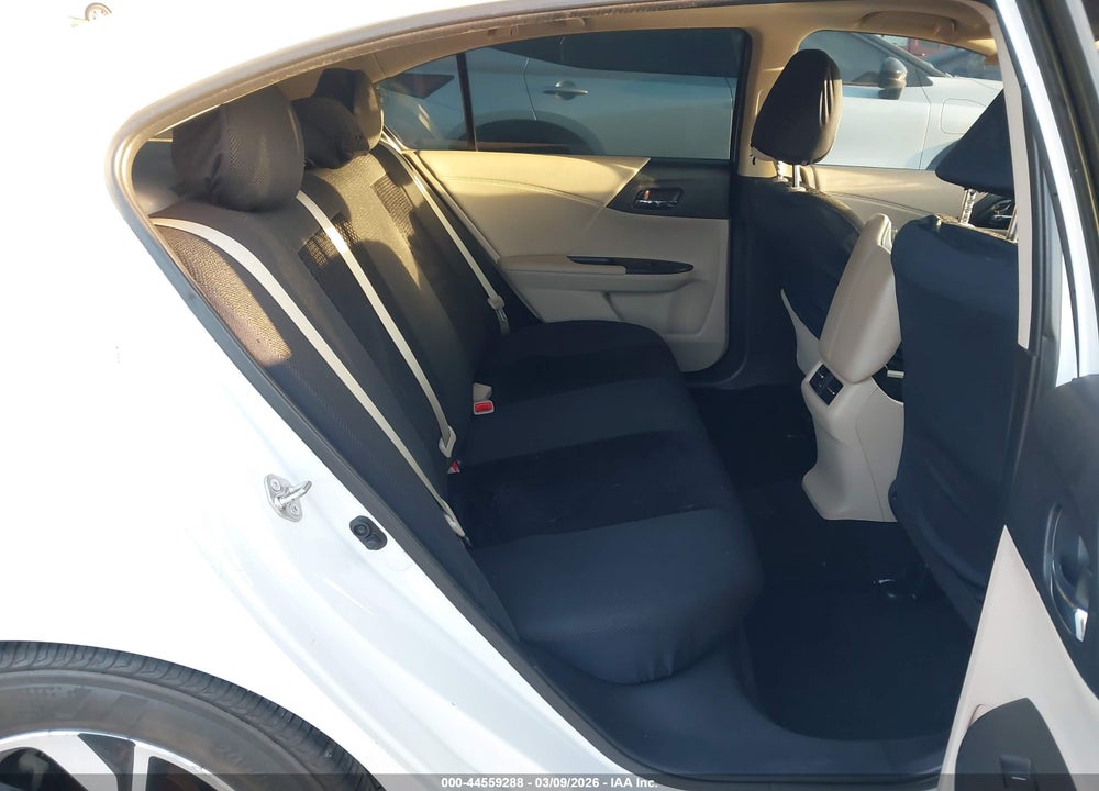 2015 HONDA ACCORD EX VIN: 1HGCR2F70FA033927