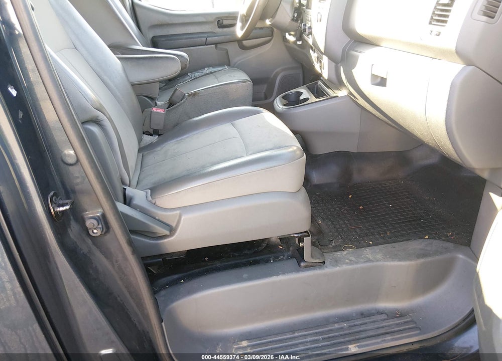 2017 NISSAN NV PASSENGER NV3500 HD S V6 VIN: 5BZBF0AAXHN851865