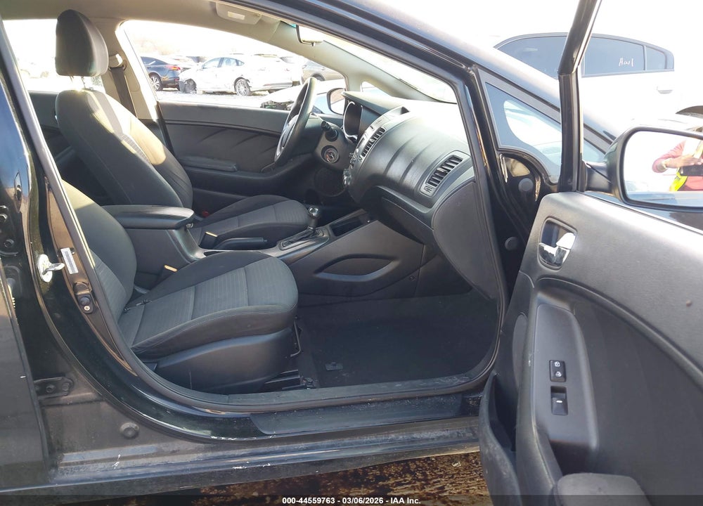 2015 KIA FORTE LX VIN: KNAFX4A64F5326103