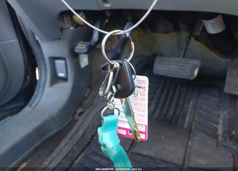 2004 HONDA PILOT LX VIN: 2HKYF18114H530216
