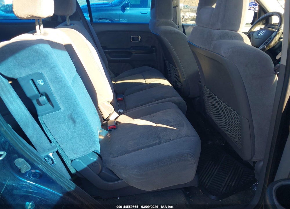 2004 HONDA PILOT LX VIN: 2HKYF18114H530216