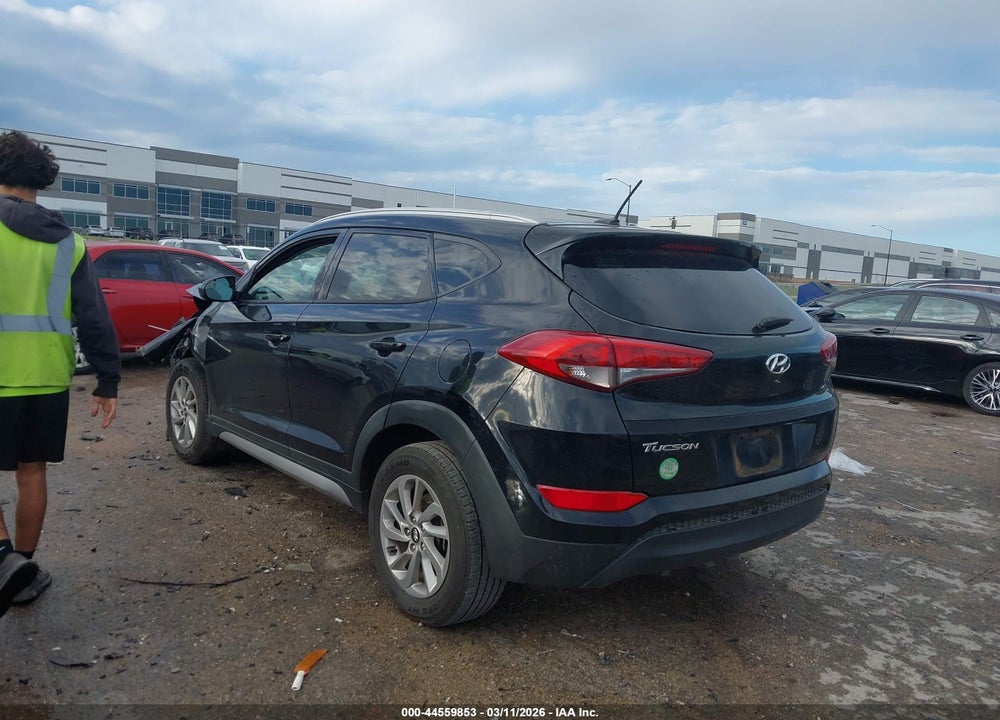 2017 HYUNDAI TUCSON SE VIN: KM8J33A40HU263314