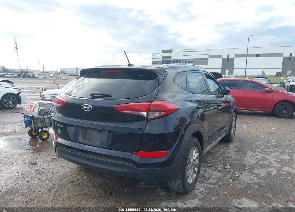 2017 HYUNDAI TUCSON SE VIN: KM8J33A40HU263314