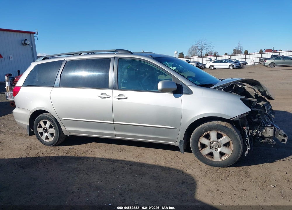 2004 TOYOTA SIENNA XLE VIN: 5TDZA22C24S075986