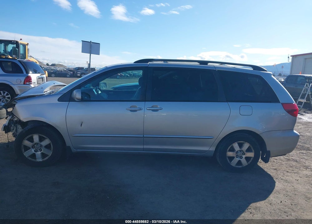 2004 TOYOTA SIENNA XLE VIN: 5TDZA22C24S075986