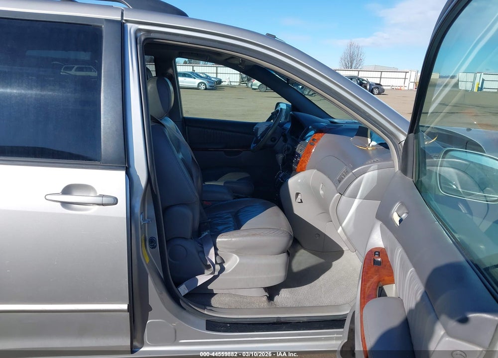 2004 TOYOTA SIENNA XLE VIN: 5TDZA22C24S075986