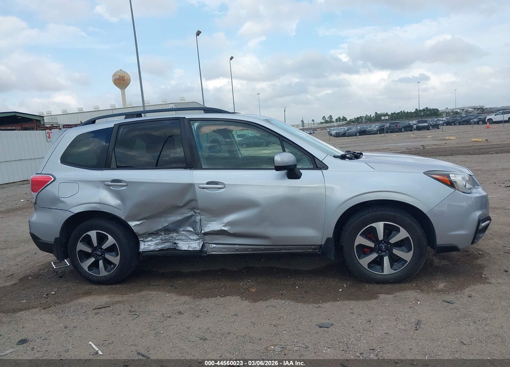 2017 SUBARU FORESTER 2.5I PREMIUM VIN: JF2SJAGC2HH530285