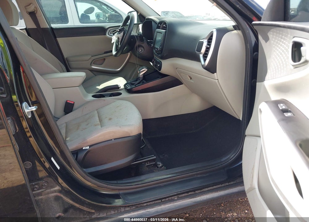 2020 KIA SOUL LX VIN: KNDJ23AU8L7012118
