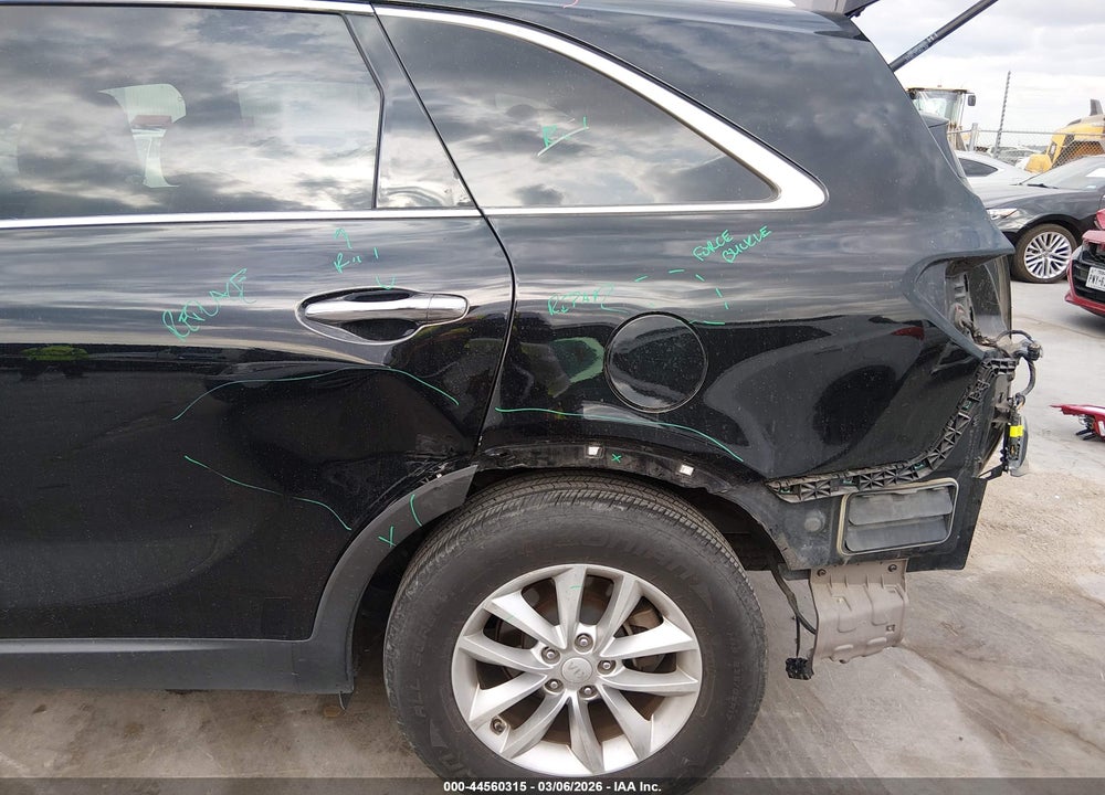 2017 KIA SORENTO 3.3L LX VIN: 5XYPG4A51HG307100