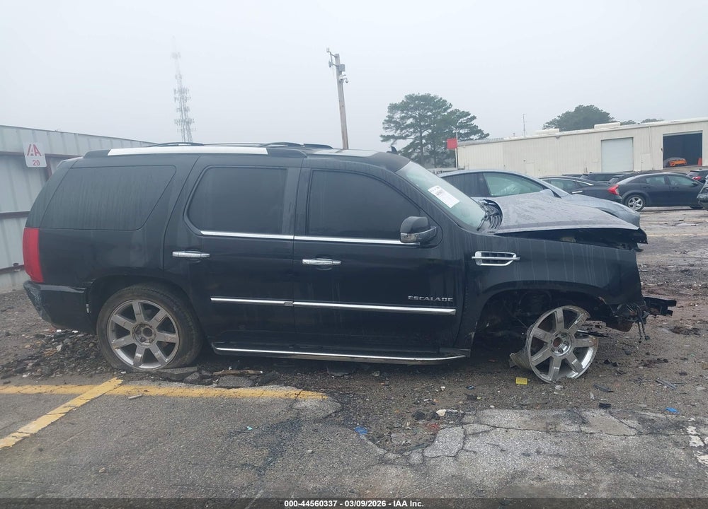2013 CADILLAC ESCALADE LUXURY VIN: 1GYS3BEF5DR205432
